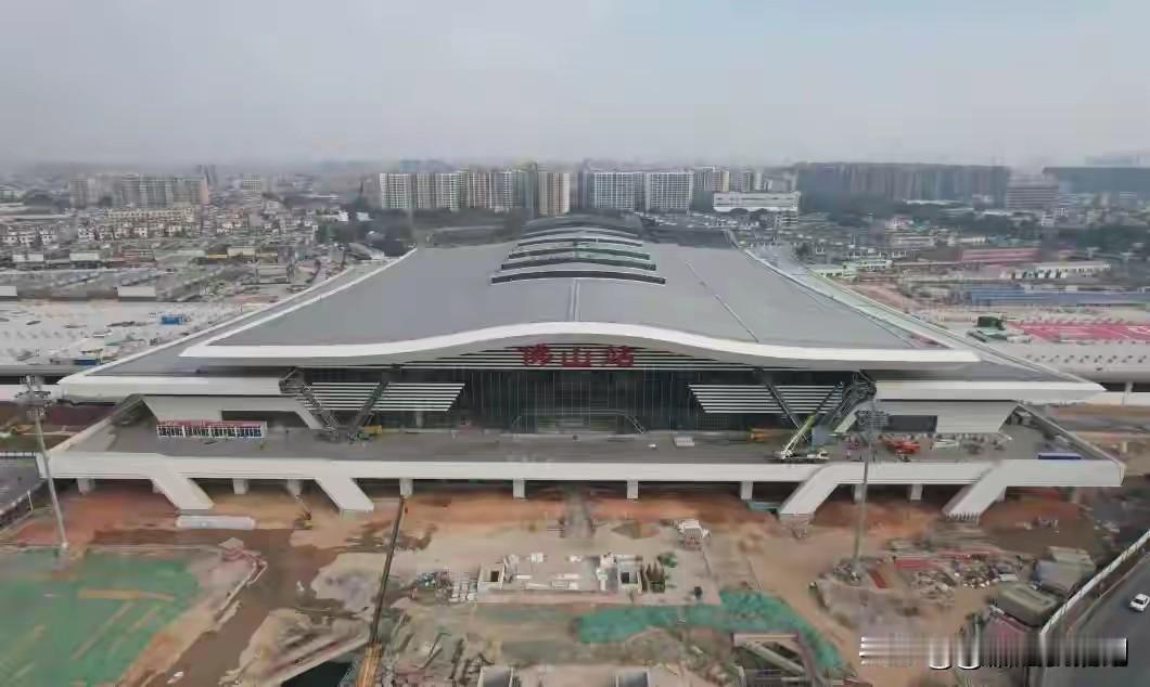 美国这回可真是被冬季风暴狠狠“教训”了一把。当地时间1月24日，一场大规模冬季风