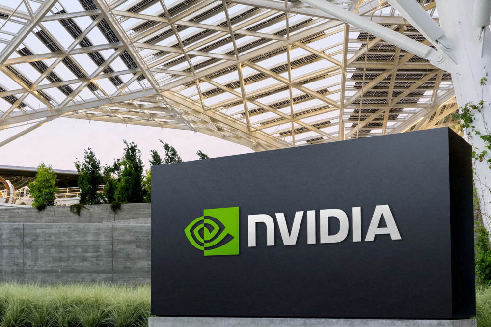 英伟达重磅财报公布前夕, 华尔街进入“避险模式”