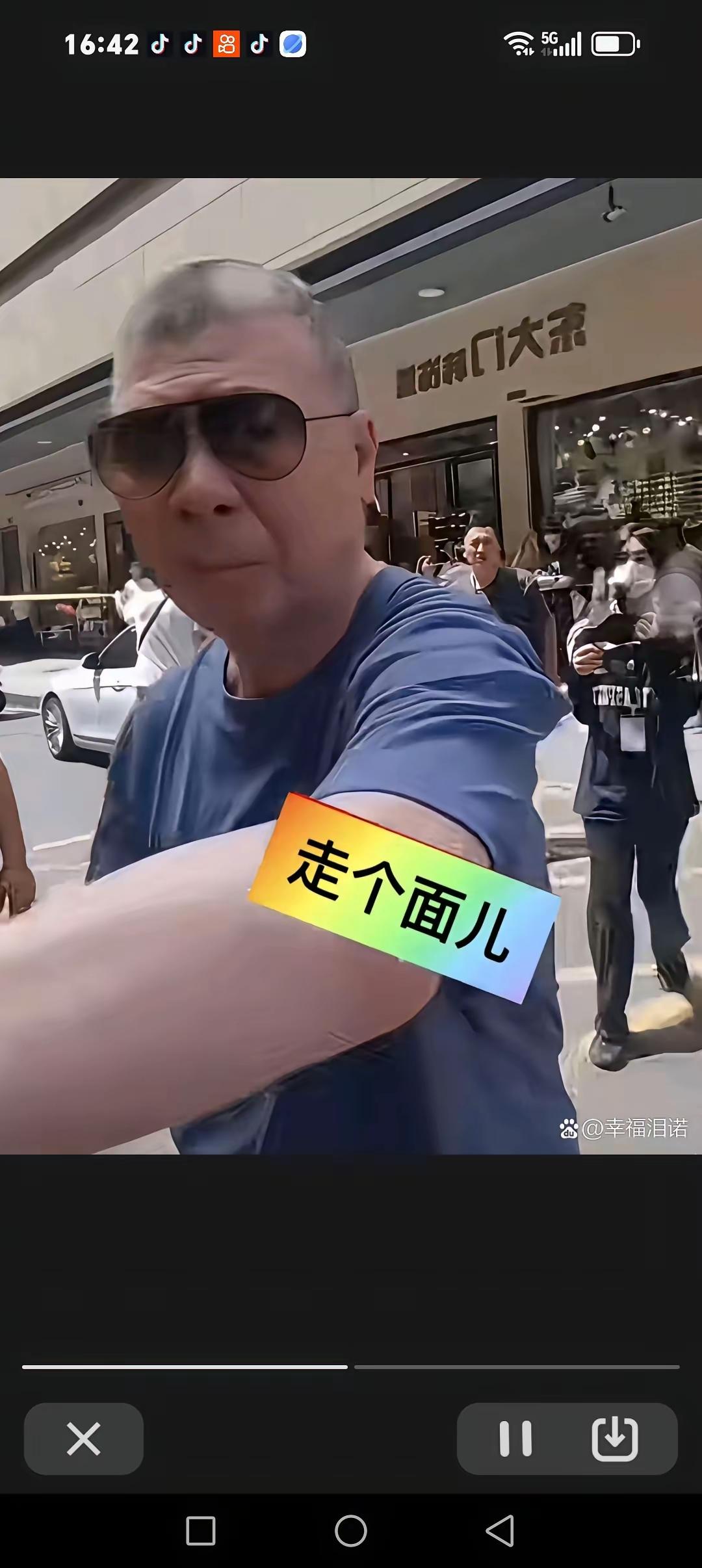 其实王朔早已总结了，欺下必媚上。