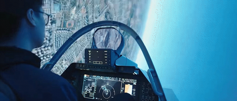 沈飞又大方展示了歼35A的座舱，一个衍射平显加一个大横屏，侧方操作杆，真的有点像