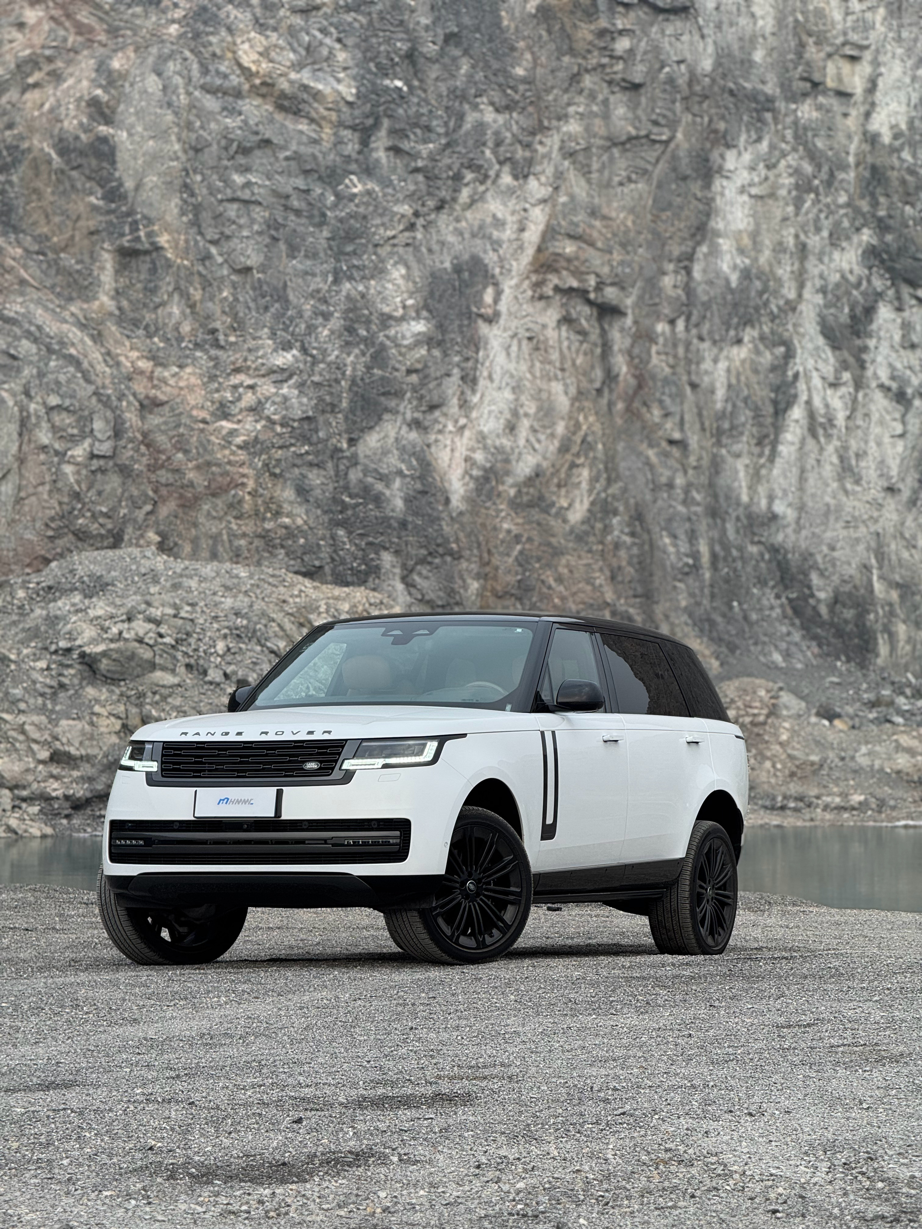 商人的周末，当然要开2025款3.0L6400PS揽胜行政典范加长版