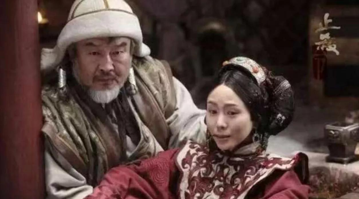 1204年，成吉思汗俘虏了已经嫁过2任丈夫的太阳汗皇后古儿别速，并将她立为自己的