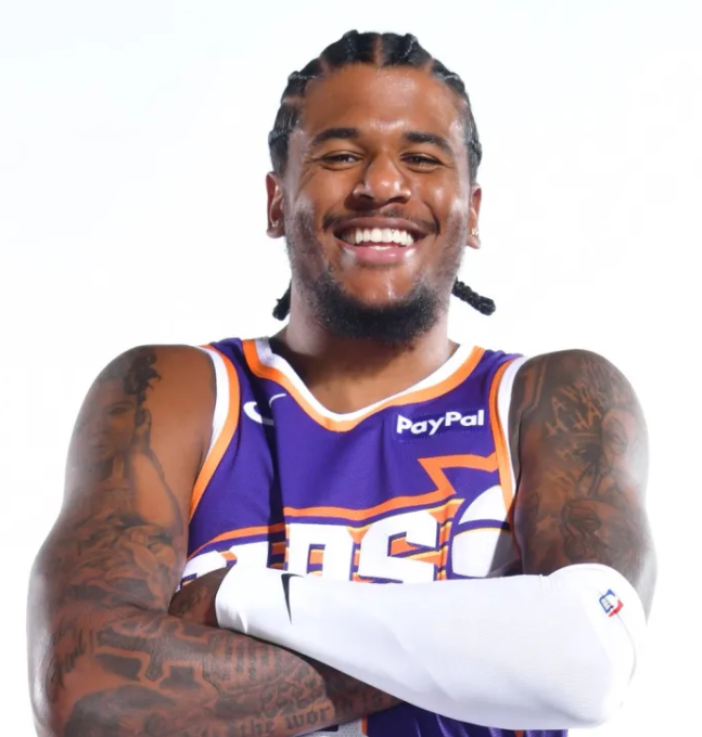 昨日NBA官方更新动态，晒出一张太阳球员杰伦-格林的照片并为其献上生日祝福。“