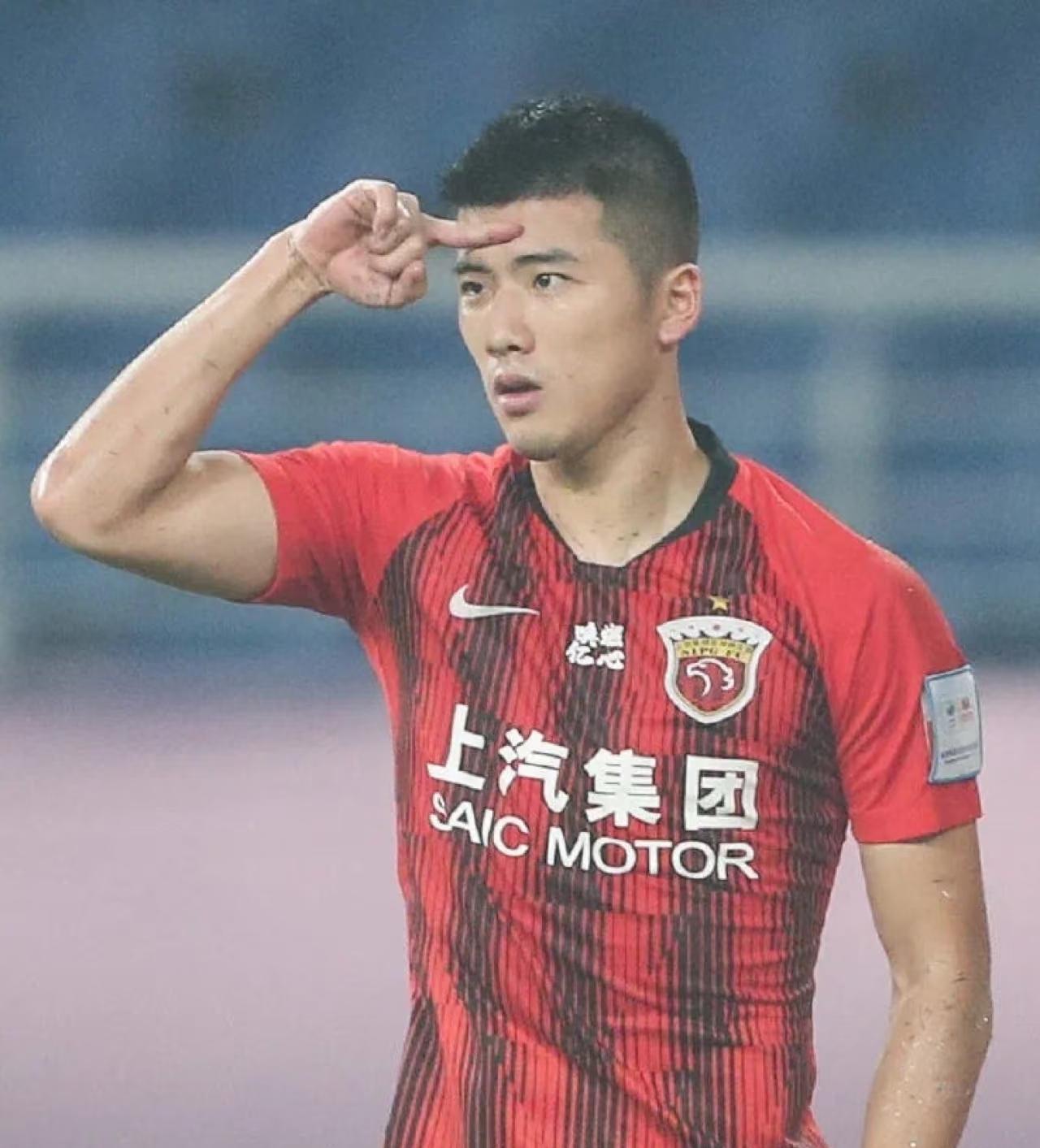 亚足联真黑，李圣龙血洒赛场，竟然不给对手红牌，这次球迷都站在海港这边！亚冠联赛