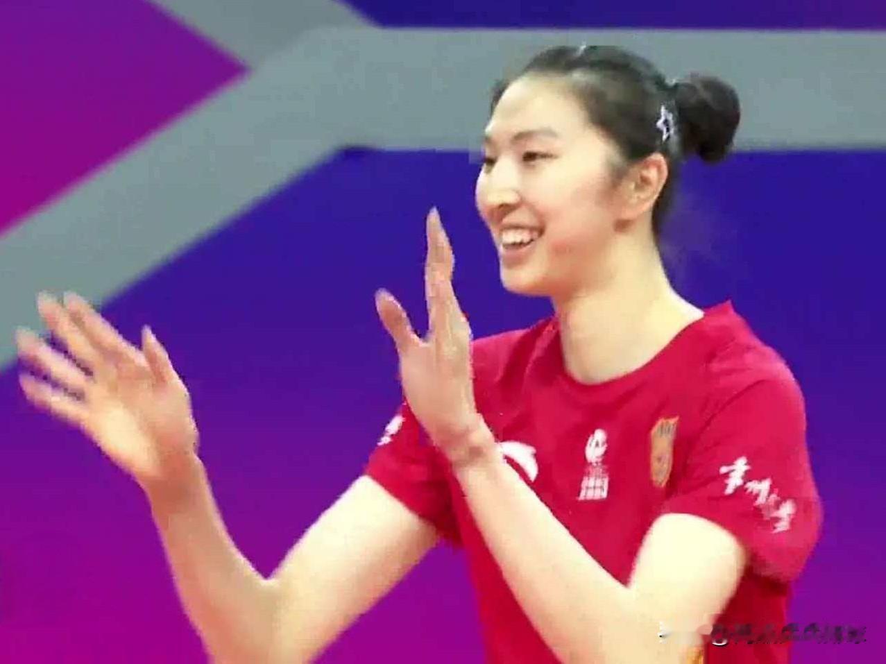 女排联赛第九轮，上海3-1主客场双杀江苏（头名之争），福建3-1力克辽宁（保级之