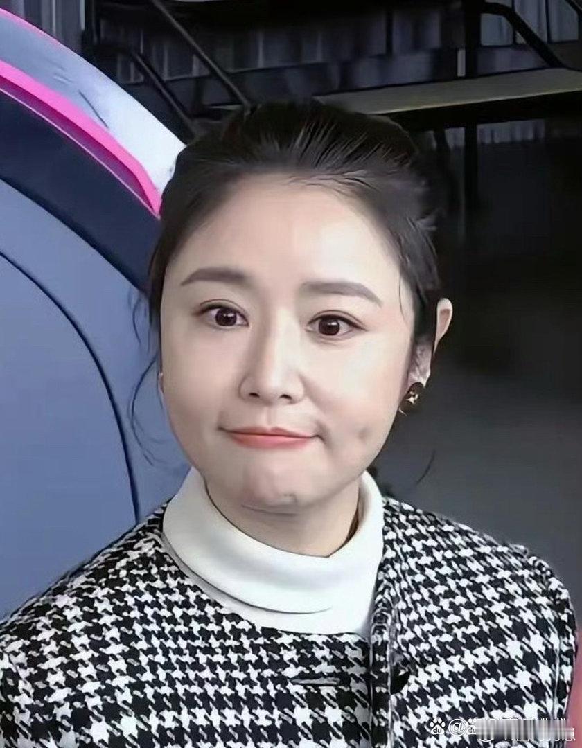 林心如50岁原生生图太能打，脱离美颜滤镜，皮肤紧致细腻，温柔气质宛若三十岁。