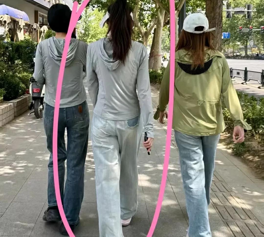 现在都流行这样穿吗？出门满大街上都穿这种防晒衣，走路的，骑车的，百分之六十的都