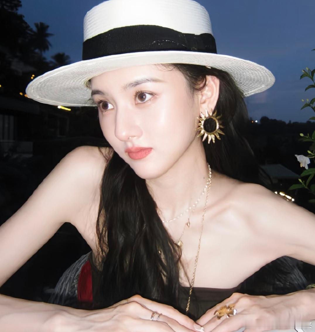 对宋祖儿成长为大人有了实感，完全是成熟女神的气质，好耀眼~