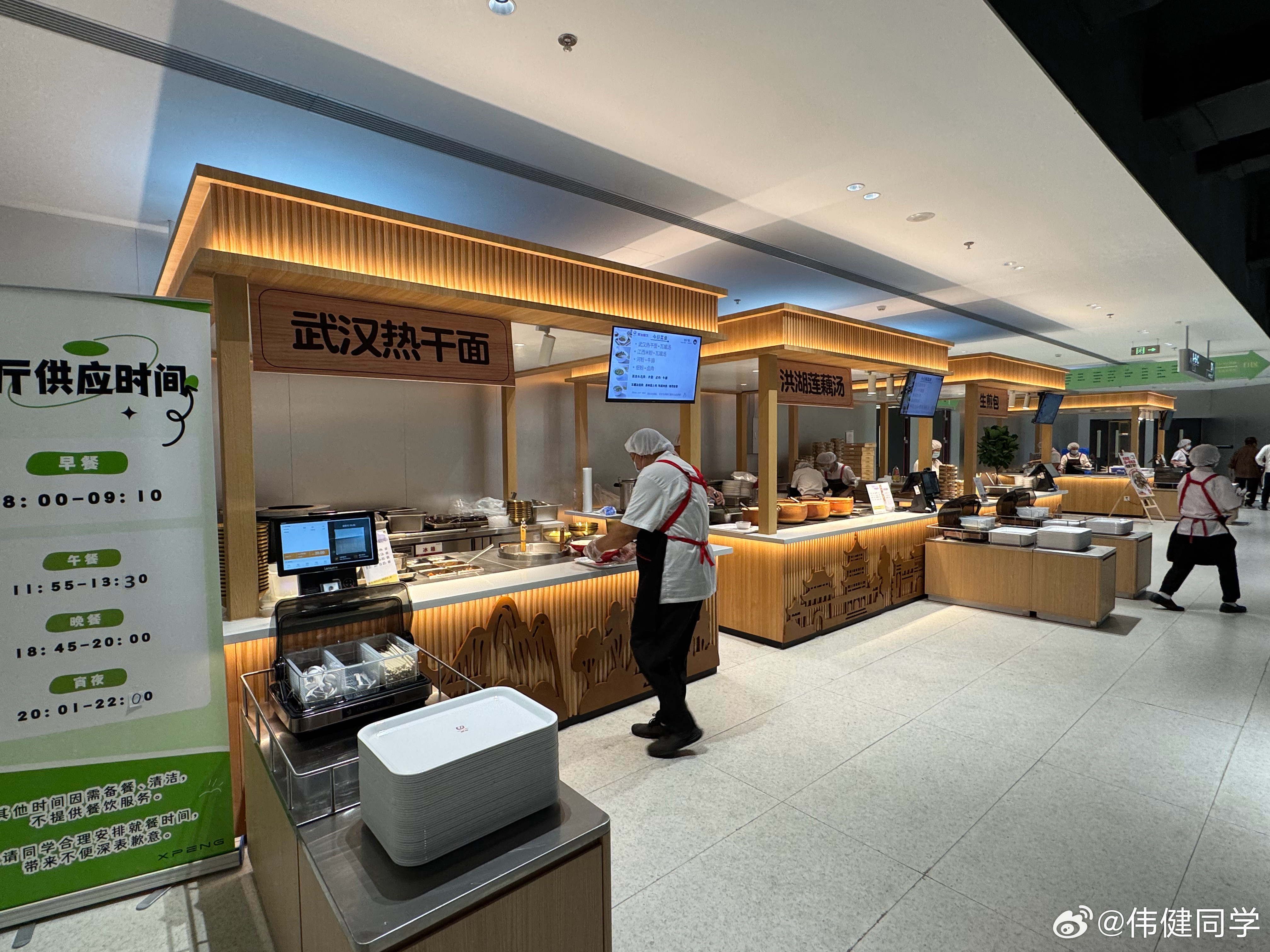 打卡网红餐厅小明妈妈厨房！话说小鹏食堂真的大，ABCD四个区，要迷路了​​​