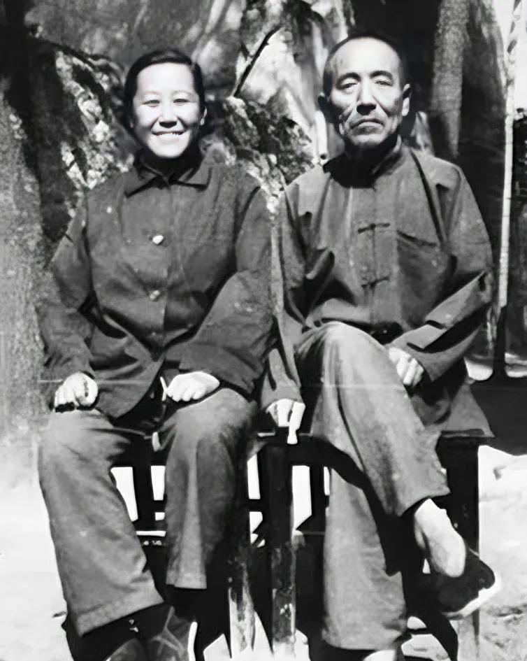 1971年，陕西老农娶了小他10岁的女大学生，对方坐过牢，离过婚，老农不嫌弃。8