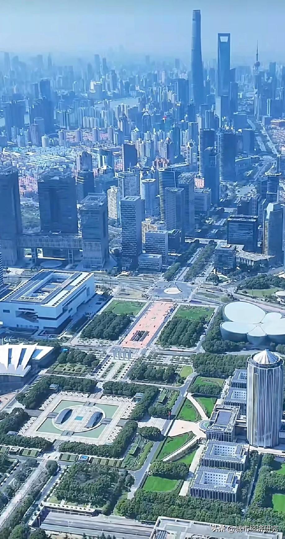 上海浦东新区GDP今年能否突破2万亿元人民币大关呢？2025年上海浦东新区GDP