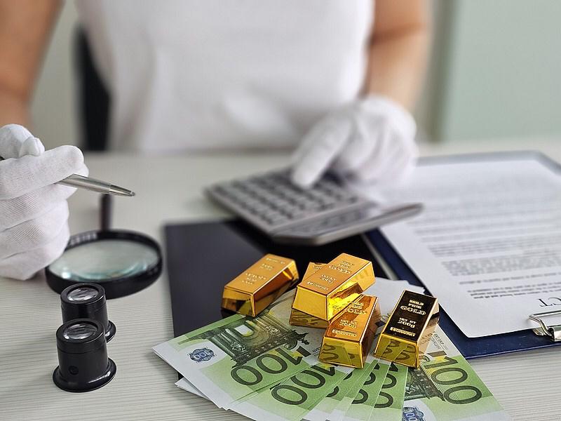 前阵子蹲到金价跌到458元/克的时候，脑子一热冲了20克小金条，现在回头算，其实