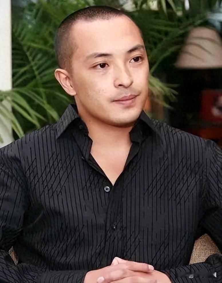 我严重怀疑富大龙离婚4年不找对象不是为了放不下饶敏莉也不是因为租房住没底气，