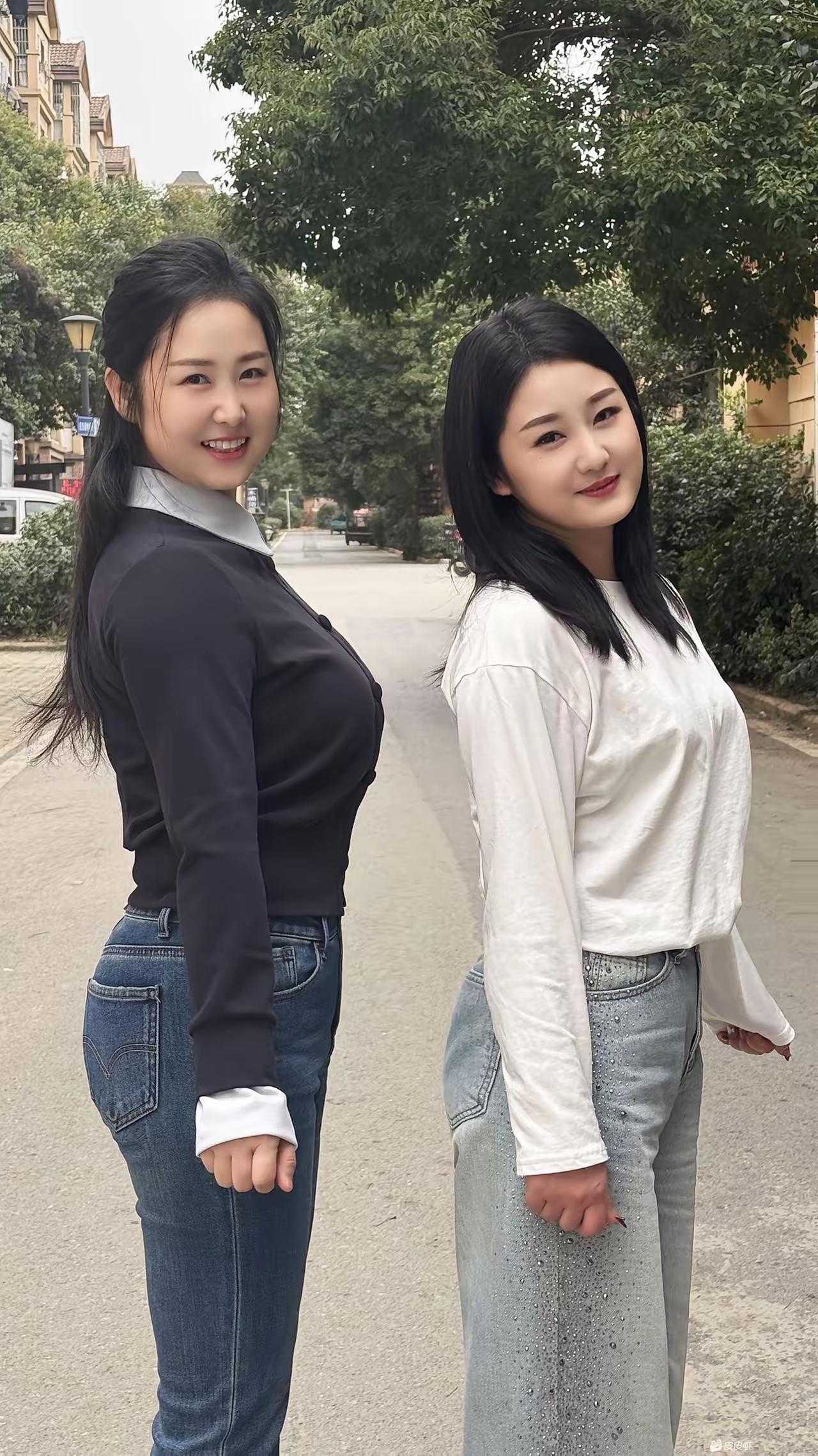 姐妹二人，以你的审美，哪个好看？