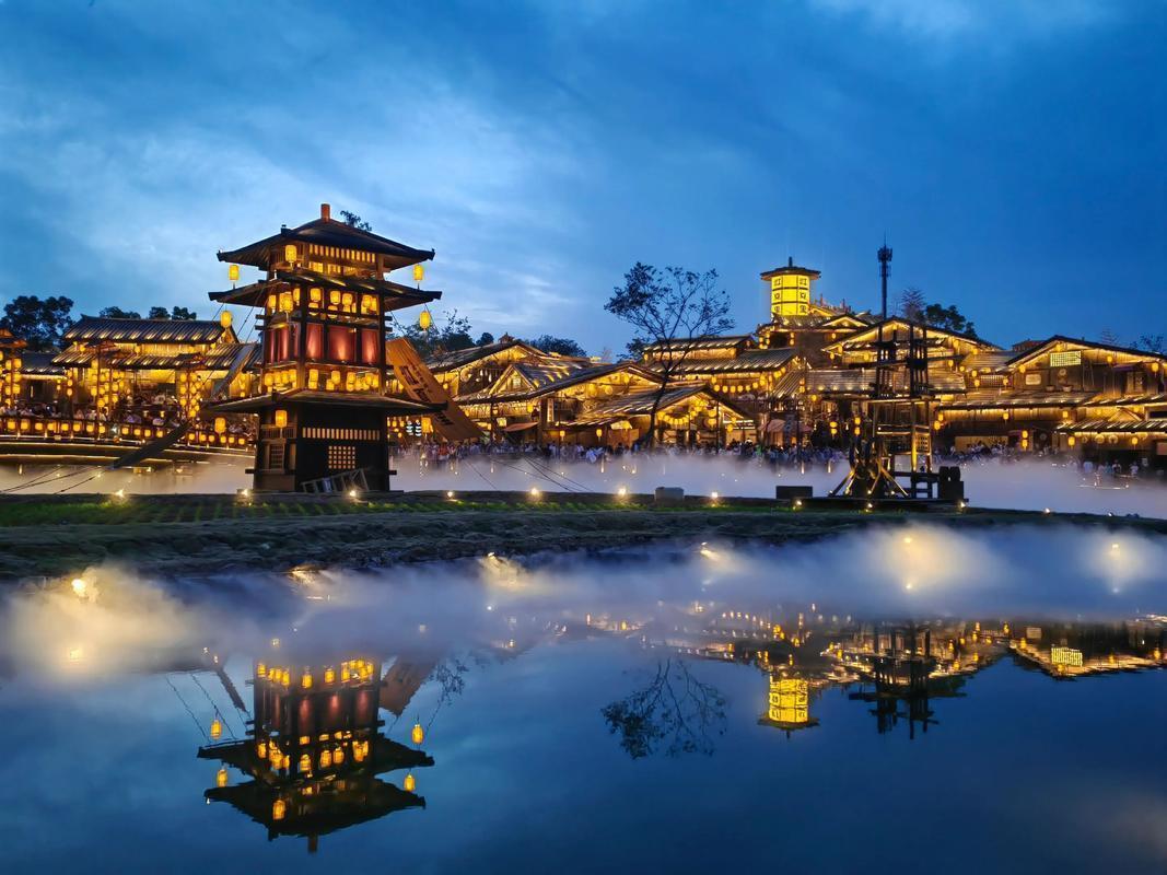 武汉到底宜不宜居，这得从多方面看。先说优点，武汉美食众多，热干面、三鲜豆皮、鸭