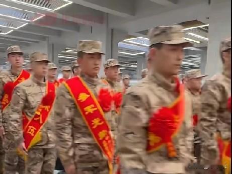 近日，武警北京总队某支队迎来了安徽、吉林等地的首批100余名新兵，他们的年龄在1