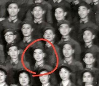 历史上的今日1964年10月16日，毛泽东、刘少奇等接见参加大型音乐舞蹈史诗《