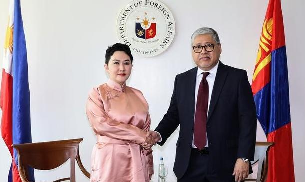 蒙古国开始玩火，公开支持菲律宾在南海搞事，似要报当年没把内蒙一起带走的“仇”，结