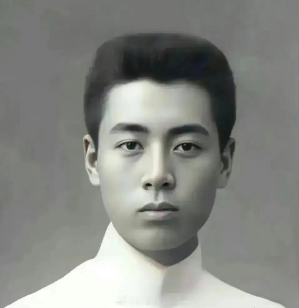 19岁的周恩来，不愧为世界美男子！超级好看，超级伟岸！真正的国际巨星！周恩来这