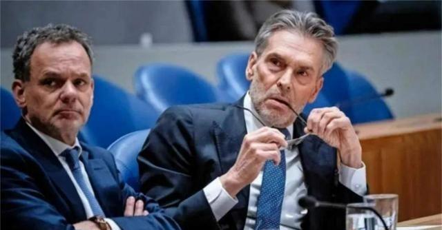 荷兰人是第一个侵占中国国土的西方国家，又是第一个以妨害国家安全为名抢夺中企资产的