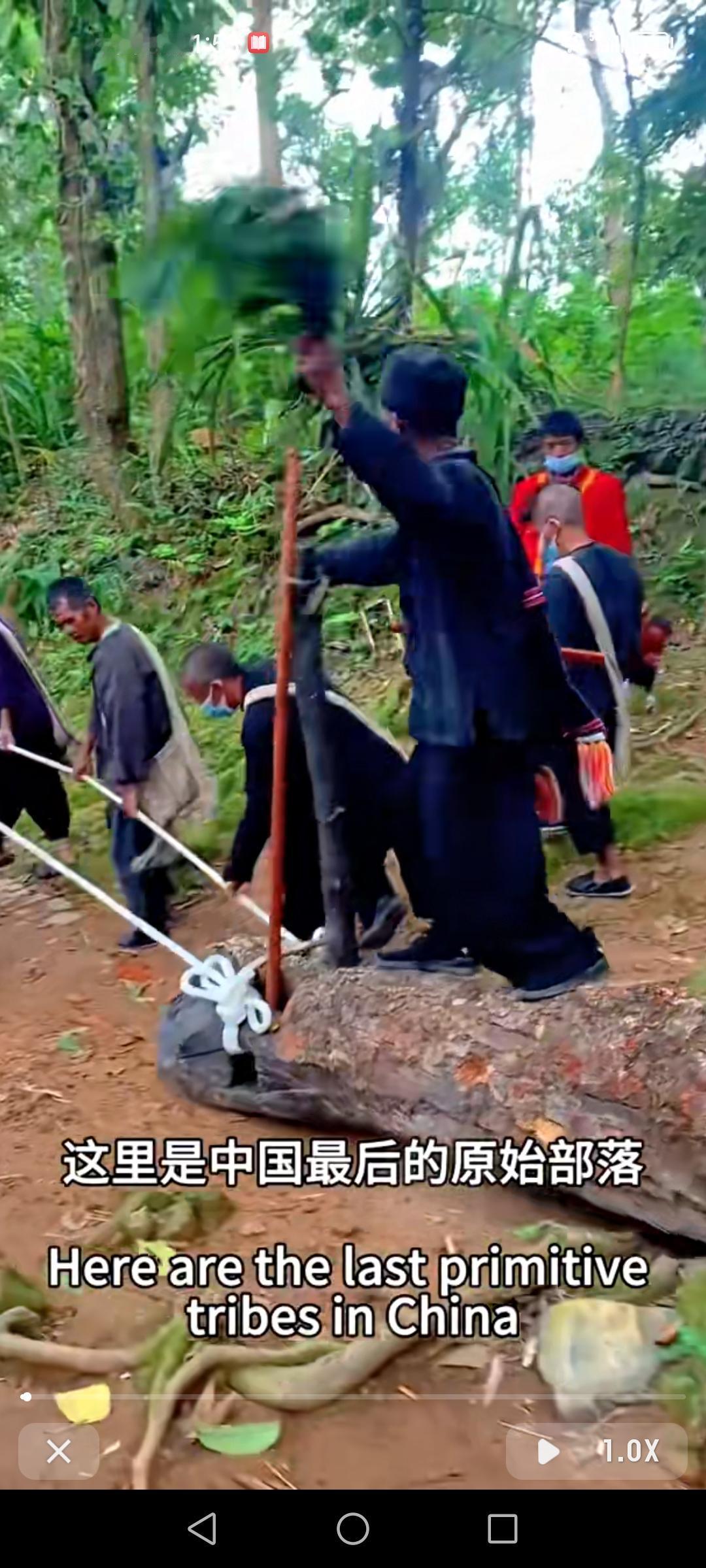 云南沧源佤族自治县的翁丁村，曾是中国最后的原始部落。它在佤语里意为云雾缭绕之地，