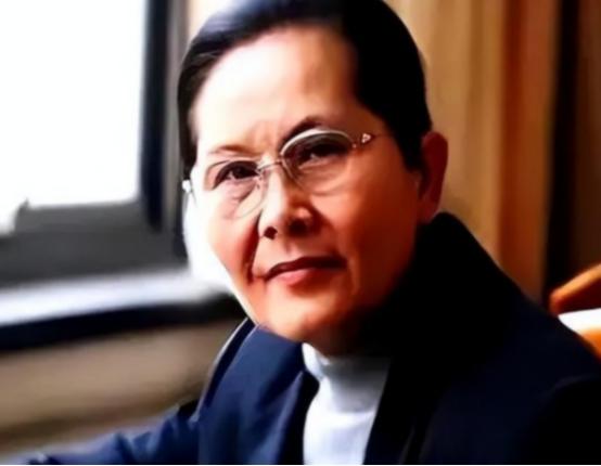 我国顶尖半导体教授李爱珍，申请中科院院士被淘汰，不料2007年，她竟然摇身一变成