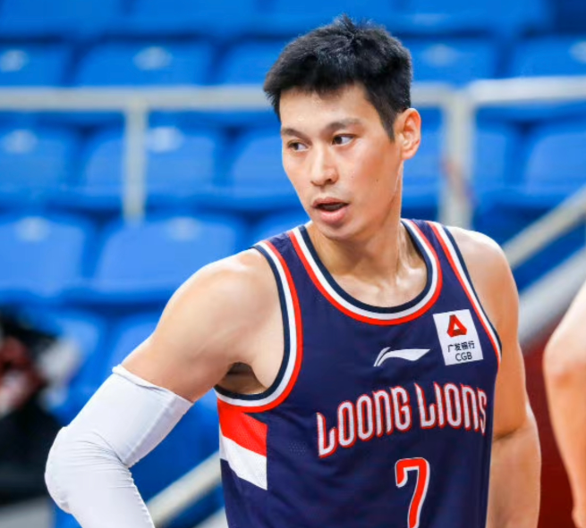 一代人的青春就此结束！林书豪宣布退役，结束了15年的篮球职业生涯。林书豪的职