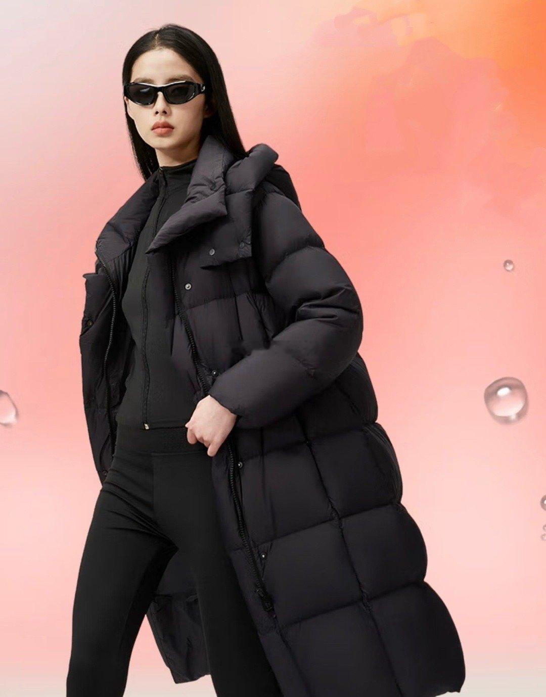 羽绒服是冬季保暖的王者，但搭配不当容易显得臃肿，掌握以下几个核心技巧，你就能轻松