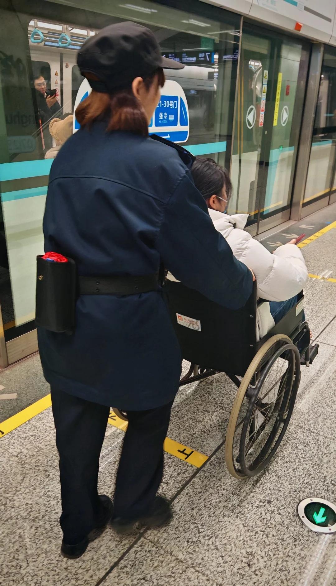 成都地铁，你真的把我宠哭了😭今天真的诠释了什么叫“人有失足”，在1号线转7号