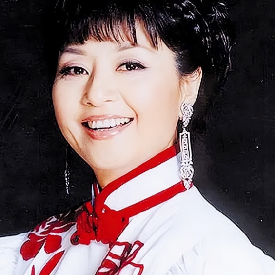 1987年，31岁的殷秀梅嫁给大10岁的程志，婚礼当晚刚把宾客送走，殷秀梅就突然