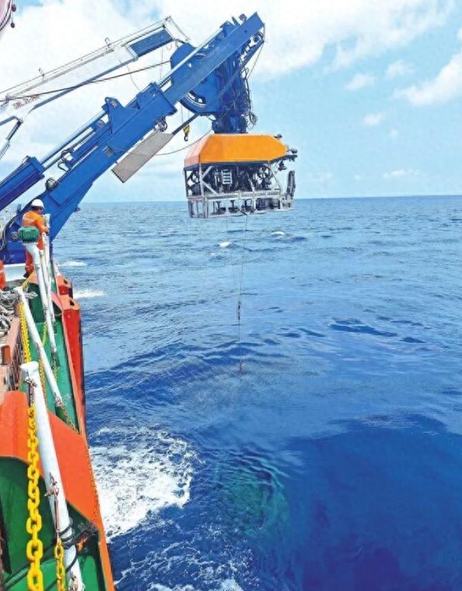 中国成功在海底3500米切割电缆，西方恐慌，真相究竟如何？据港媒《南华早报》