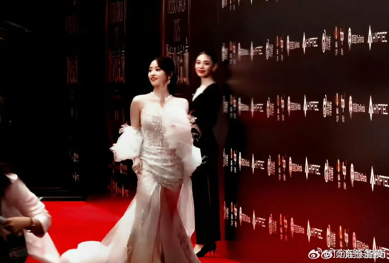 沈月走红毯来喽！还得是咱们中国女人，如此明艳动人的沈月好美！​​​