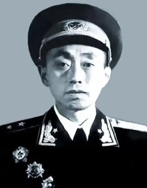 1983年，兰州，老红军侯玉春在卫生院守传达室，没招谁没惹谁，竟给人活活捶死。