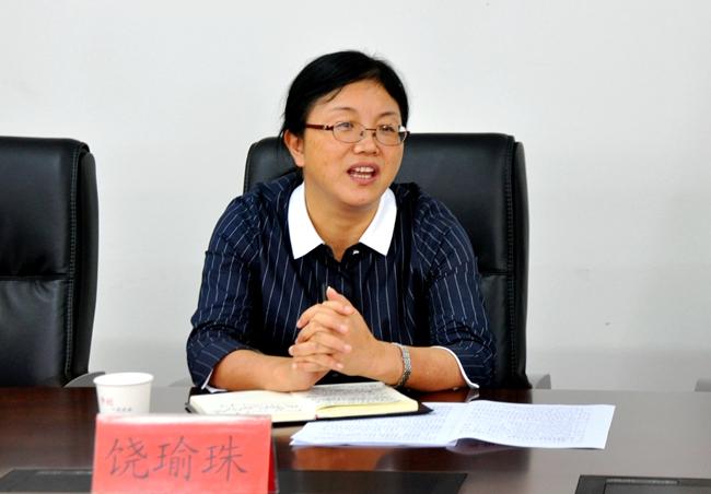 翻看饶瑜珠的工作履历你会发现，她绝对是不折不扣的“内鬼”，在纪监部门工作超过35