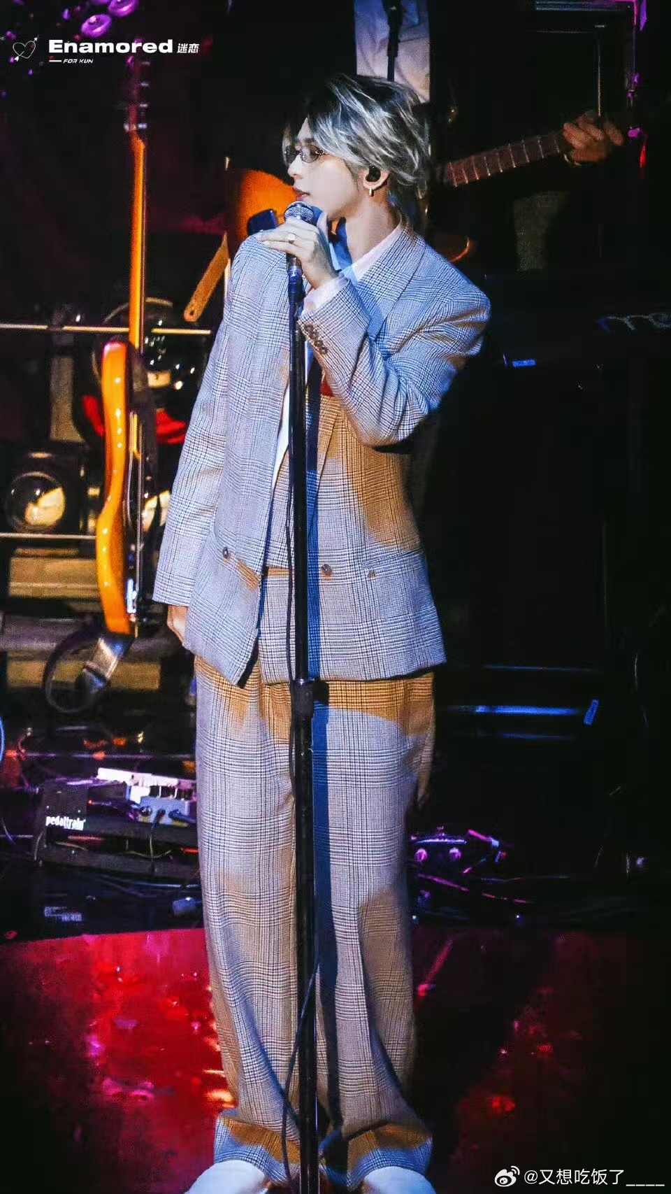 蔡徐坤演唱会中场休息不到30秒蔡徐坤的演唱会中场休息不到30秒，就像一场没有尽