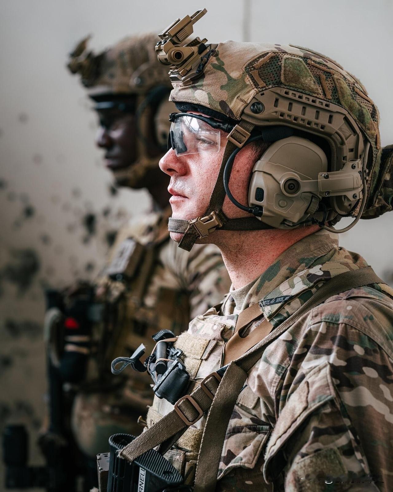 Rangers,LeadTheWay!训练中的美国陆军游骑兵部队。游骑兵