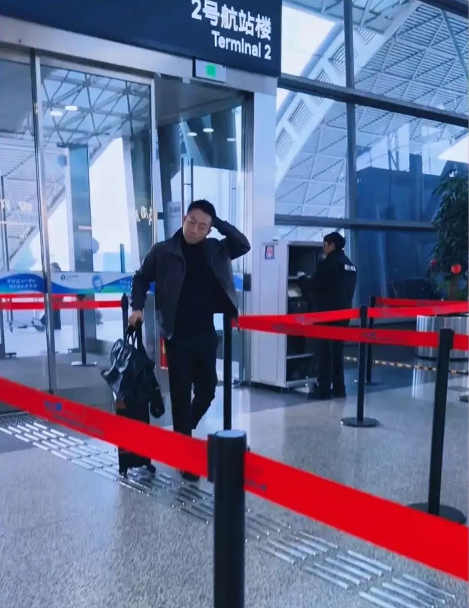 汪小菲又匆匆赶回湾湾，他表示马筱梅还在做月子期间，自己不能只顾着工作还得照顾老婆