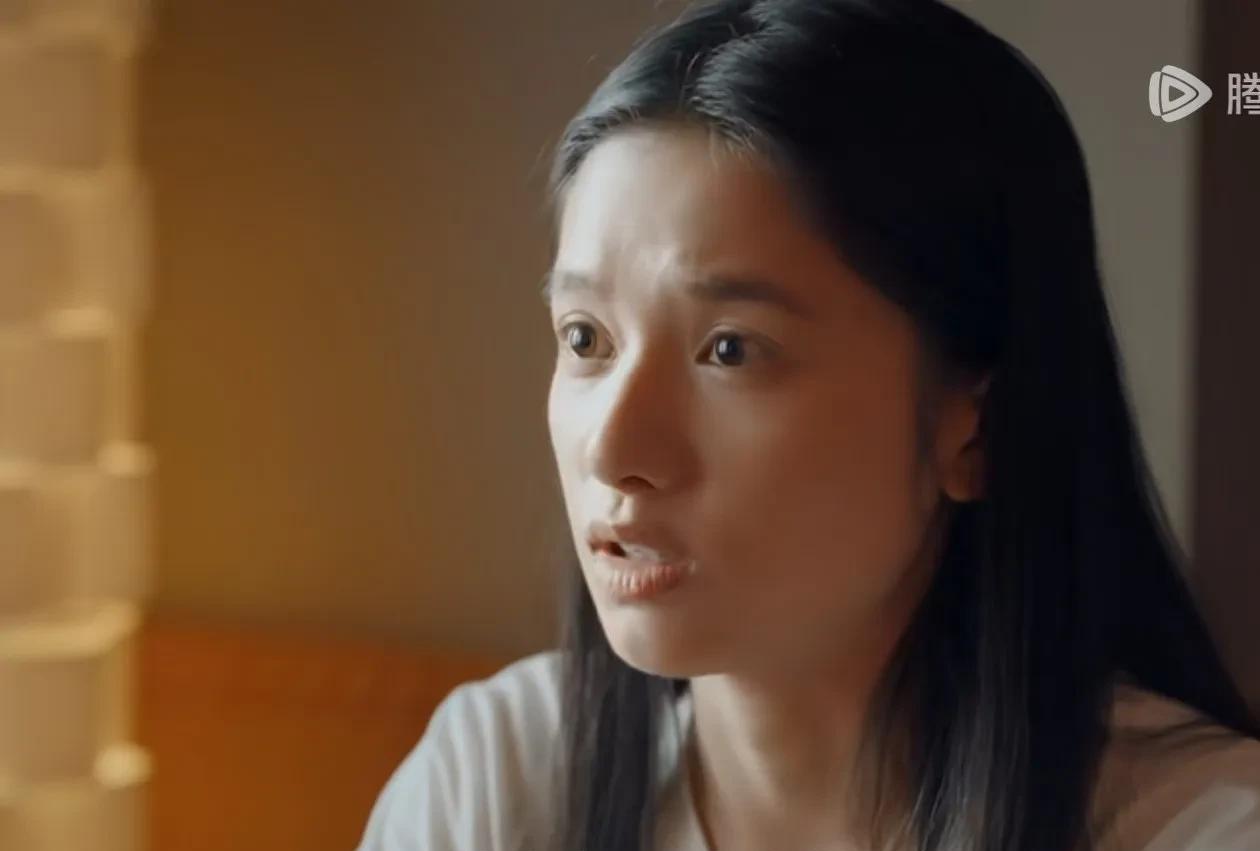 《焕羽》下集预告：乔青羽搞砸婚礼之后不辞而别，妈妈李芳好（刘丹）以泪洗面，到处