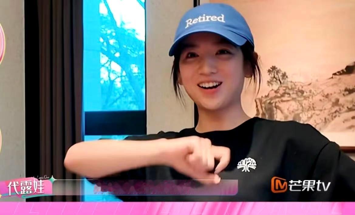 代露娃发长文辟谣艺考不实传言，关于与父母相处的问题更诚恳感谢网友的指正与鞭策。家