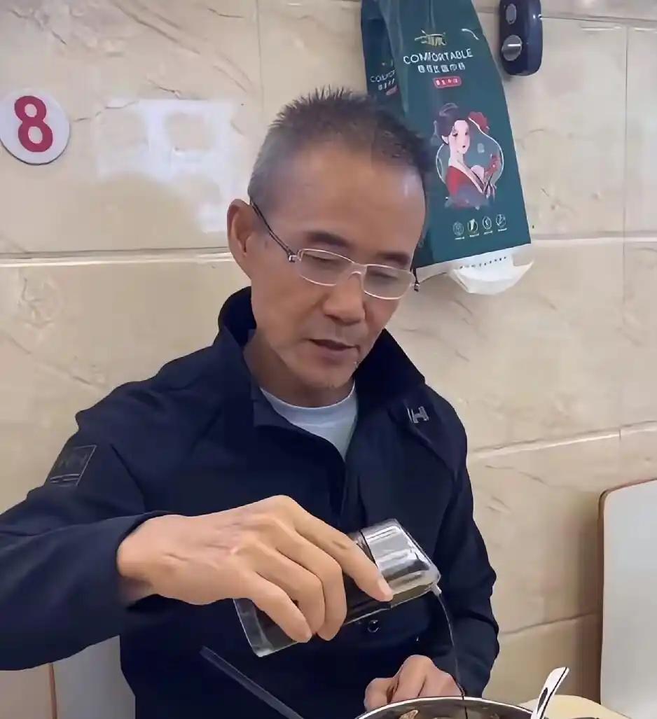 7月11日，75岁的王石因为一件事悄然冲上了热搜。不是什么商业布局，也不