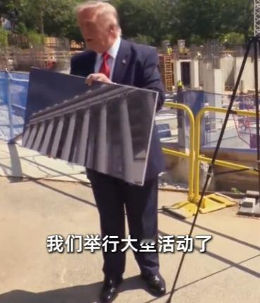 特朗普执意扩建白宫宴会厅，直言没合适场地接待中方访客，在美国引发巨大争议。2