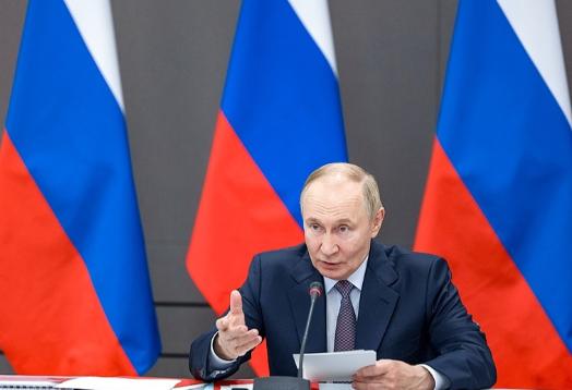 俄罗斯这波操作直接让全球哗然，20号下午俄国家杜马上演罕见一幕，450名议员零反