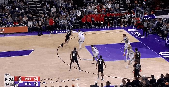 开拓者潜力中锋杨瀚森居然打不动凯斯勒！在开拓者对阵爵士的第一节比赛中，杨瀚森持球