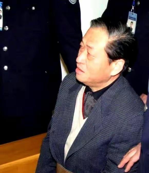 孙屹峰击垮了王怀忠！自己也击垮了自己！当年，公诉人之一的孙屹峰，因把安徽省原