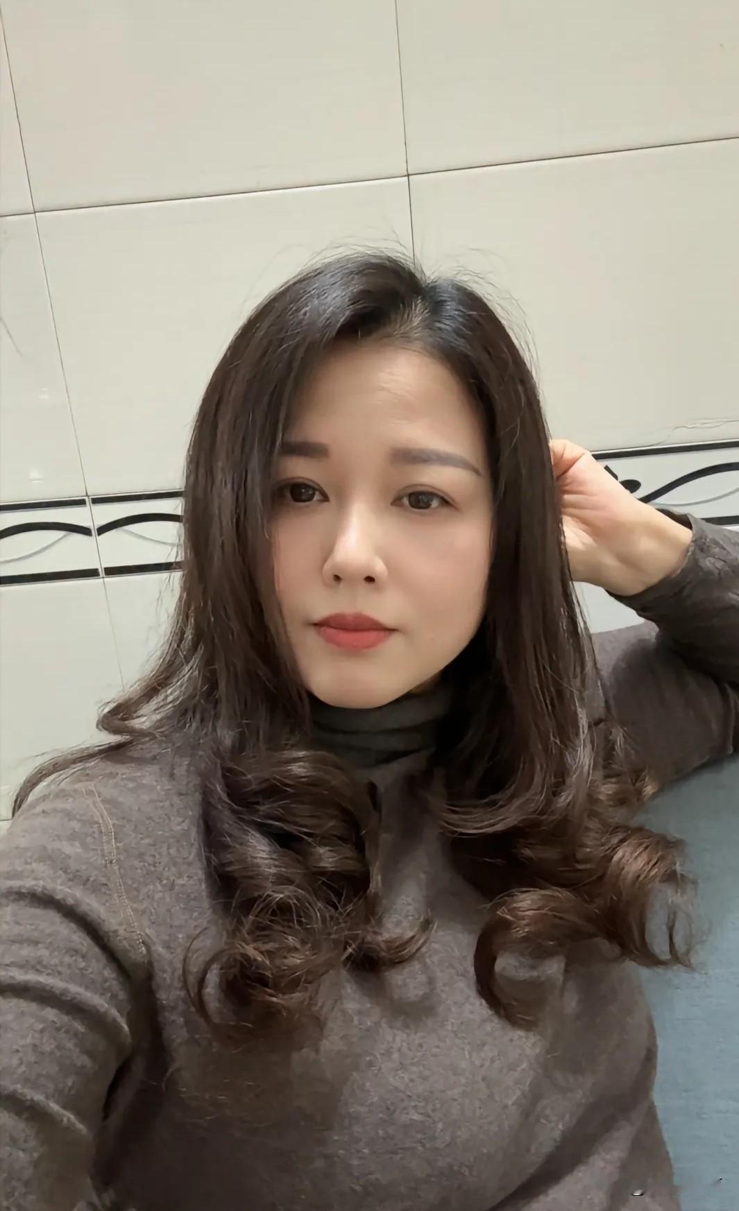 中秋节快到了，昨天我们姊妹三个去了趟娘家，每人都拿了三四样礼品，却被母亲吵了一顿