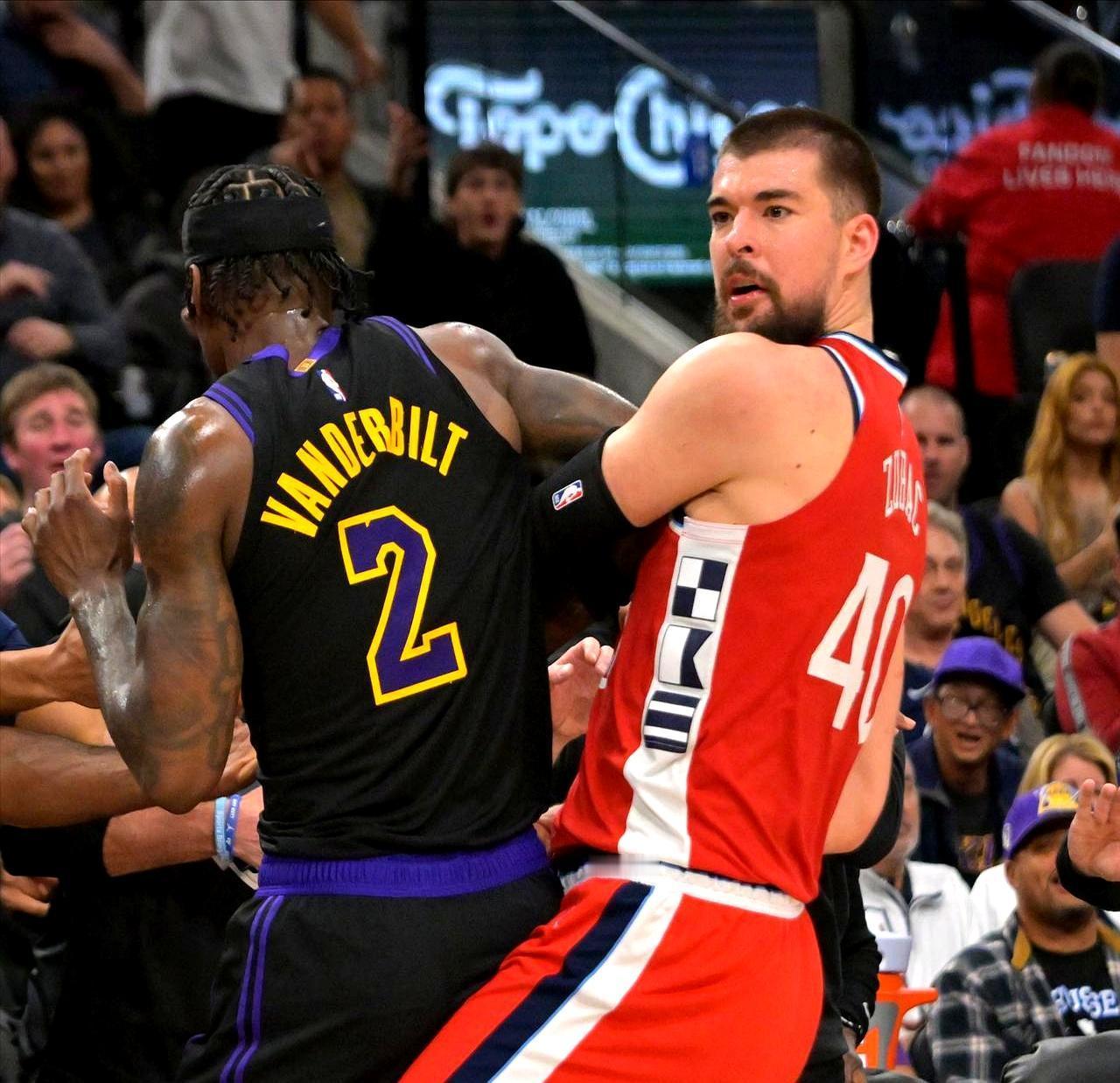 就差一点，他的胳膊就要被范德彪废了！别再说祖巴茨脾气好，那根本不是温和，是