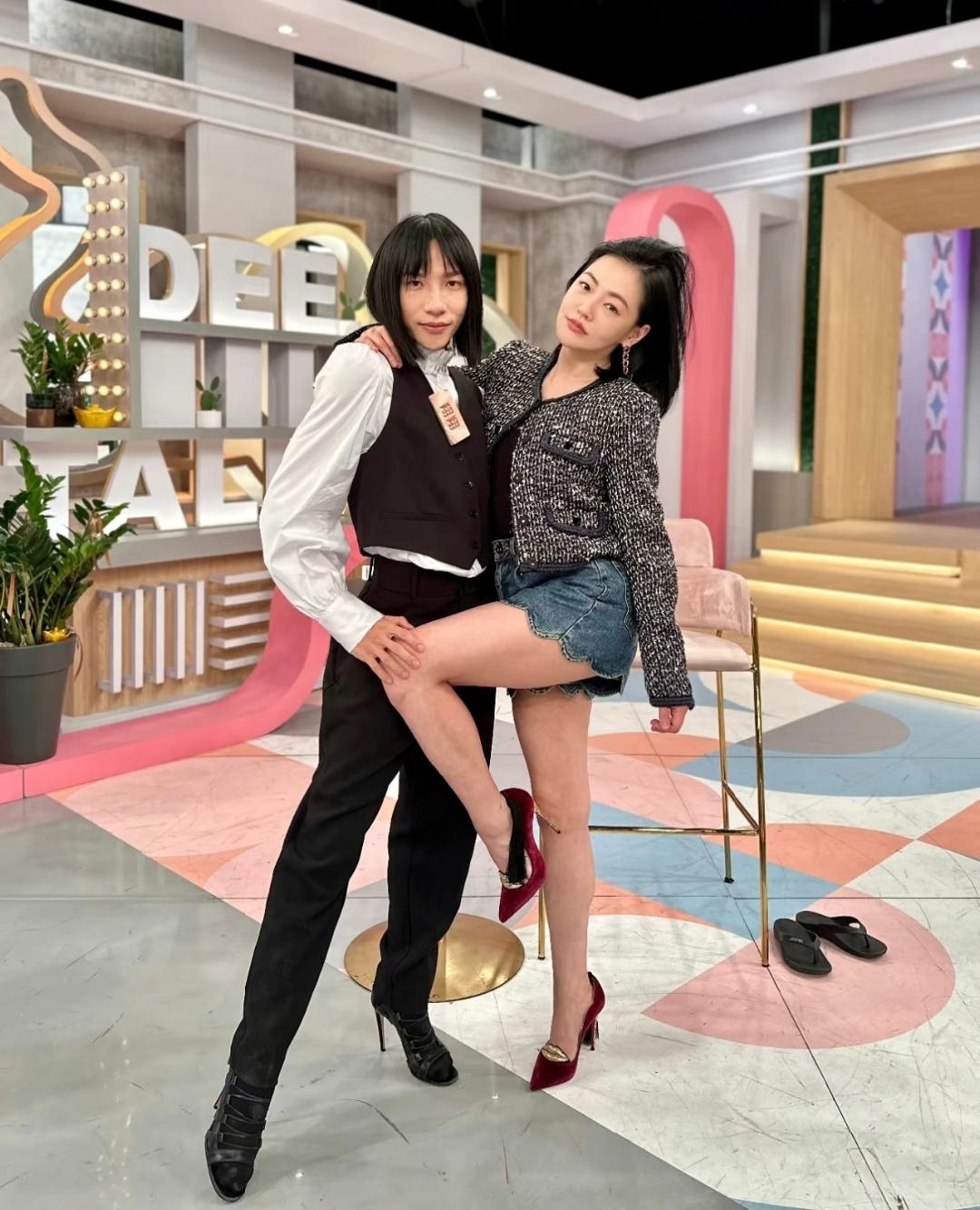 小S的颜值虽然不算惊艳，但身材真的非常出众，跳舞也很有实力。看她和舞蹈老师一起跳