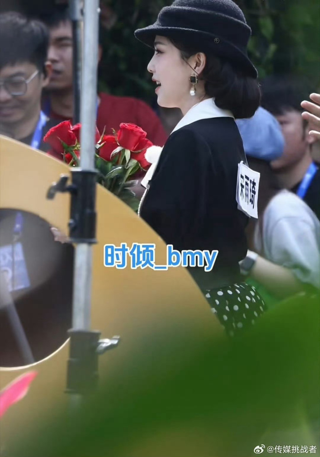 奔跑吧开录，雨琦因伤没能到来，白鹿就贴了宋雨琦的名牌啊啊啊啊啊啊我们923姐妹就