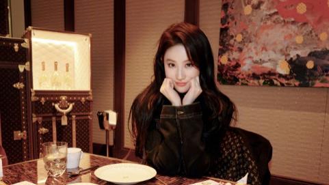 刘亦菲的这贵气的造型, 也是相当可以了!