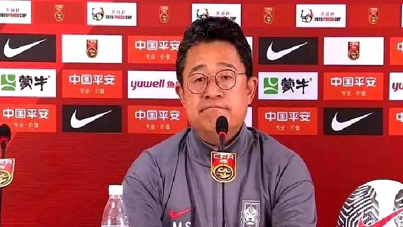 韩国U22足球队的危机很明显：刚上任几个月的李敏成就被问责，输给中国U22后，他